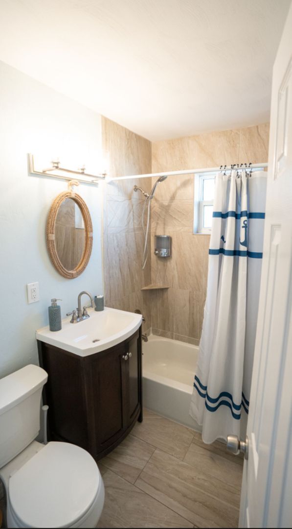 Foto del edificio - Charming 2 bedroom 1 bathroom beach side home