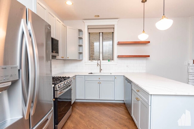 Photo - 2014 W Augusta Blvd Apartment