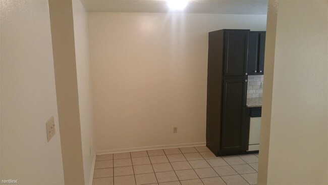 Building Photo - 2 br, 1 bath Duplex - 709 San Saba Dr