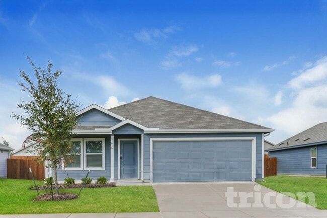 Building Photo - 1616 Parlier St