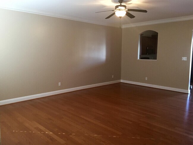 Building Photo - 516 Capstone Dr