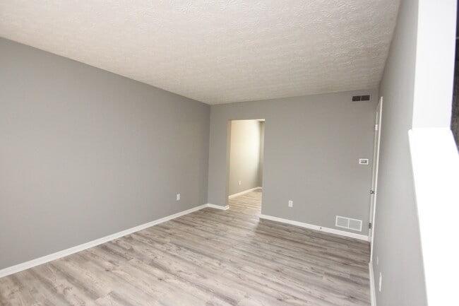 Building Photo - 315 Forest St