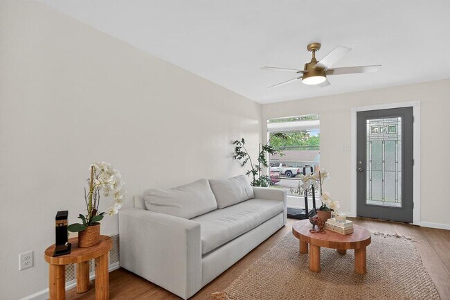 Foto del edificio - 6908 Pondsdale Ln