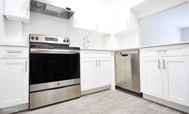 Building Photo - 2 br, 2 bath  - 14200 Biscayne Blvd