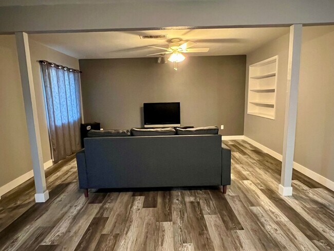 Foto del edificio - 7329 E Lewis Ave