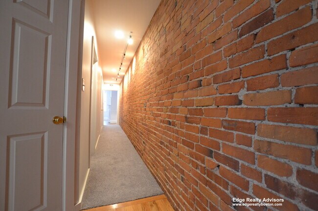 Building Photo - 31 Aldie St