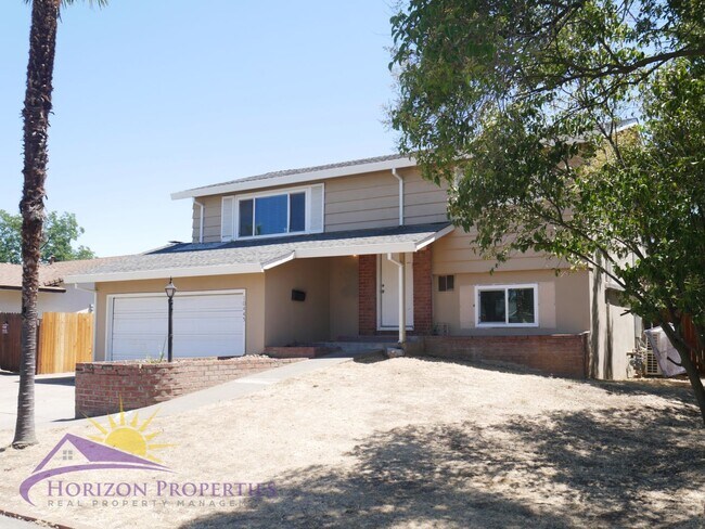 Foto del edificio - Remodeled 6 Bedroom 3 Bathroom two story h...