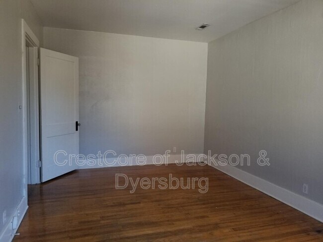Building Photo - 132 Terrace Pl