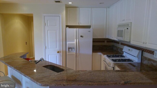 Building Photo - 13401 Fountain Club Dr