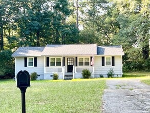 Building Photo - 207 Custer Cir