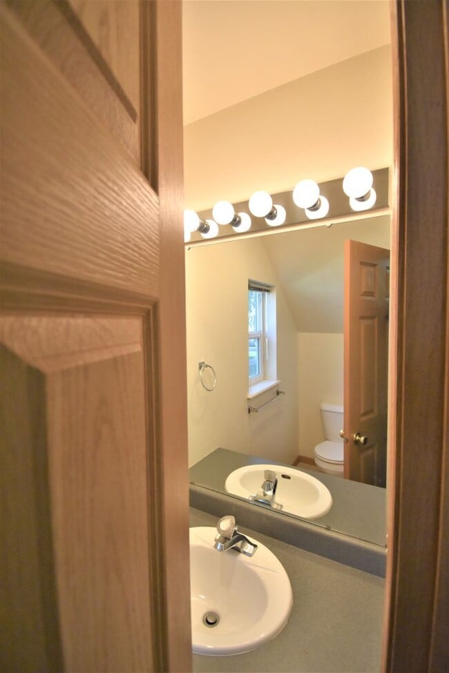 Foto del edificio - 3Bed 1.5Bath Townhouse with GARAGE and Pat...