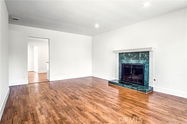 Foto del edificio - 2222 Curtis Ave