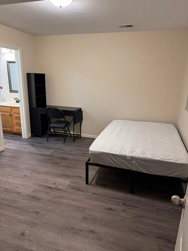 Foto del edificio - 8687 Lilac Ln