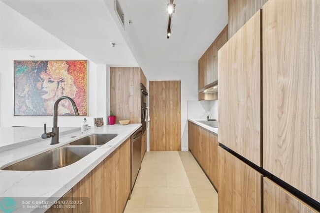 Foto del edificio - 3020 NE 32nd Ave