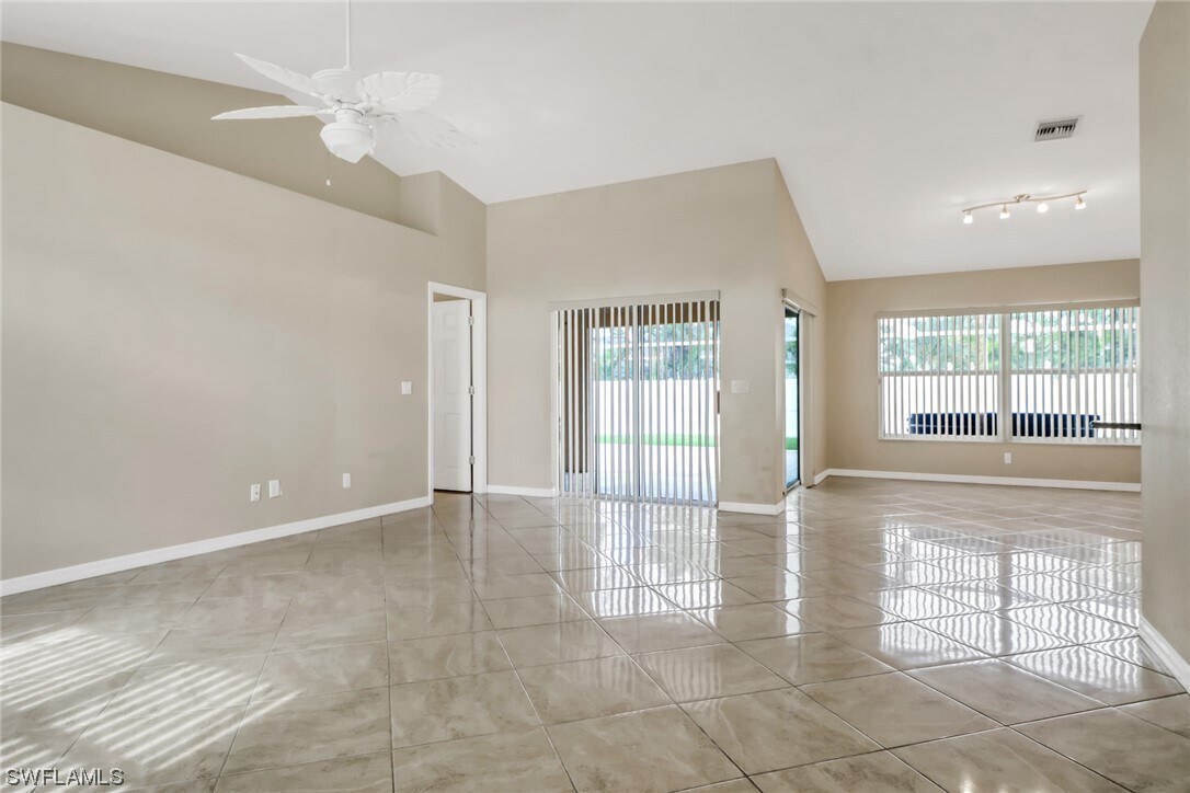 Primary Photo - 4313 SW 19th Ave