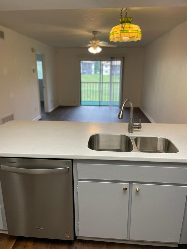 Building Photo - 905 Windsong Cir
