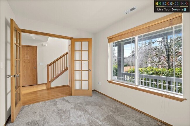 Building Photo - Your Next Dream Home Awaits in Redmond Ridge!
