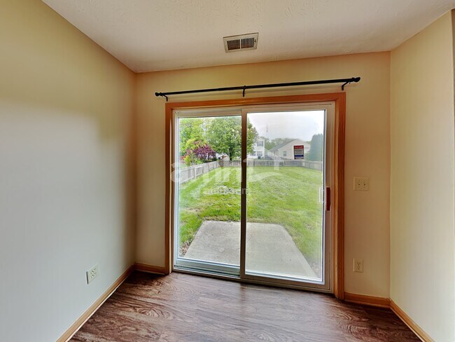 Foto del edificio - 2142 Ripple Rd