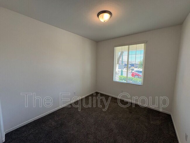 Building Photo - 1620 W Porter Ave