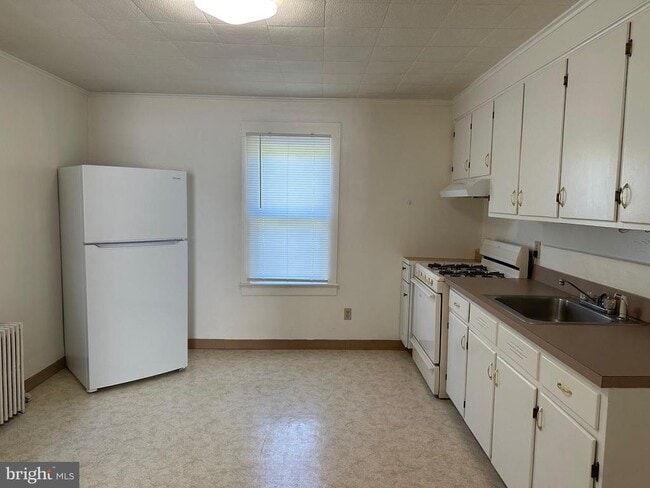 Building Photo - 216 Delsea Dr