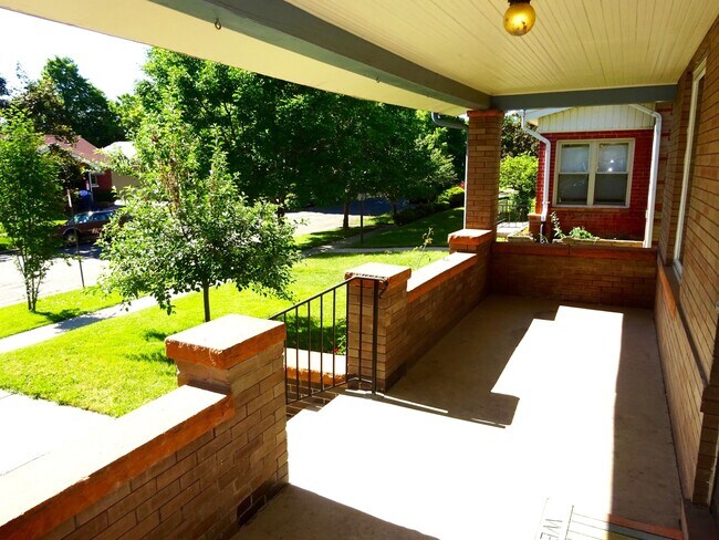 Foto del edificio - Bright and Charming Sunnyside Bungalow
