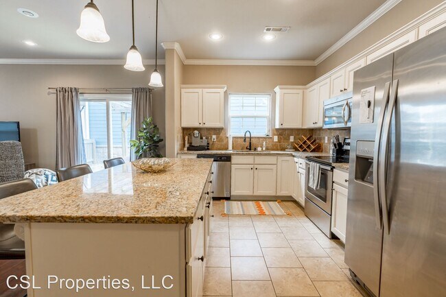 Building Photo - 4 br, 3.5 bath House - 611 Tennyson St. Lo...