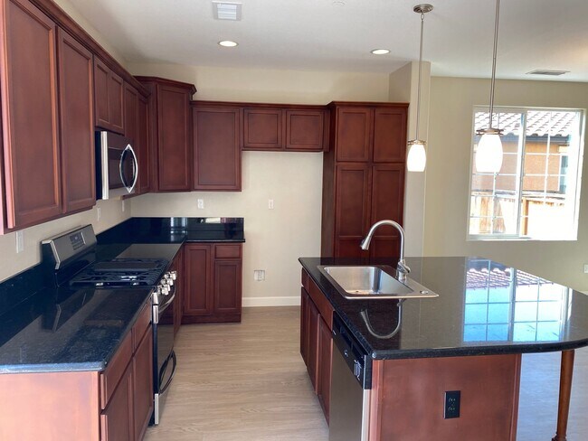 Foto del edificio - 3 Bedroom plus a den in the Miramonte Community