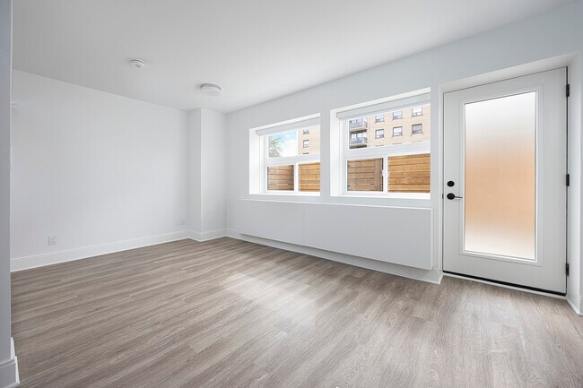 Building Photo - 67 Parkwoods Village Drive