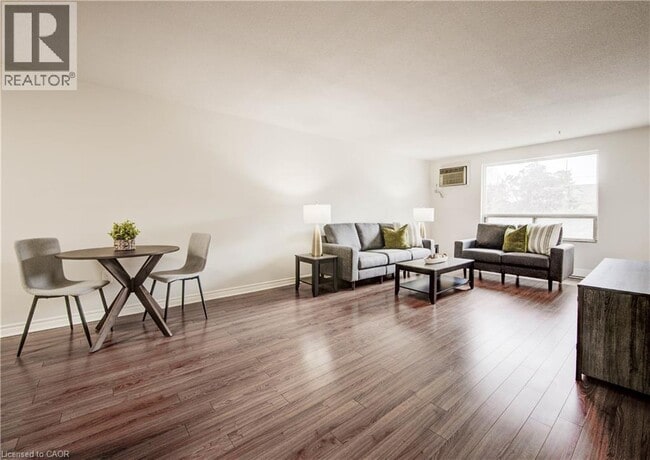 Photo du bâtiment - 64 Benton St