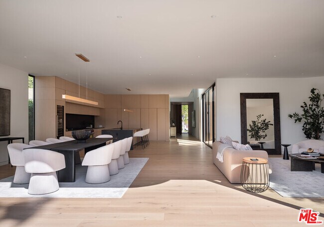 Building Photo - 4939 Petit Ave