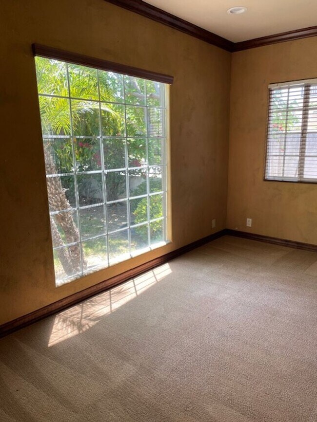 Foto del edificio - Charming 2 Bed/1 Bath Unit A Home Down The...