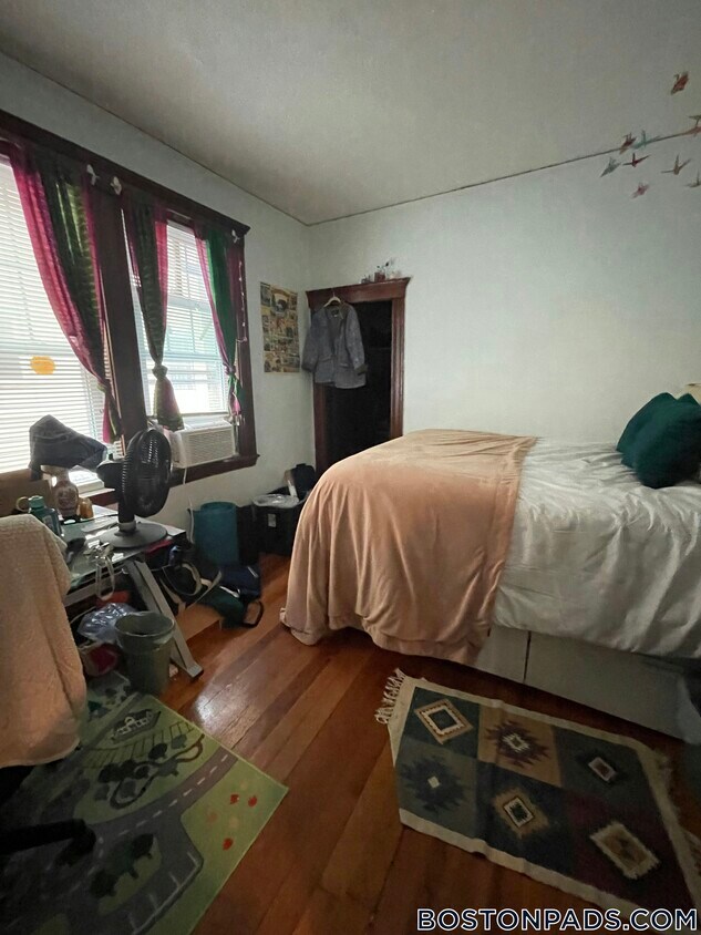 Foto principal - 104 W Adams St