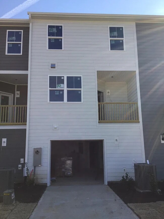 Foto del edificio - 6303 Perry Creek Rd
