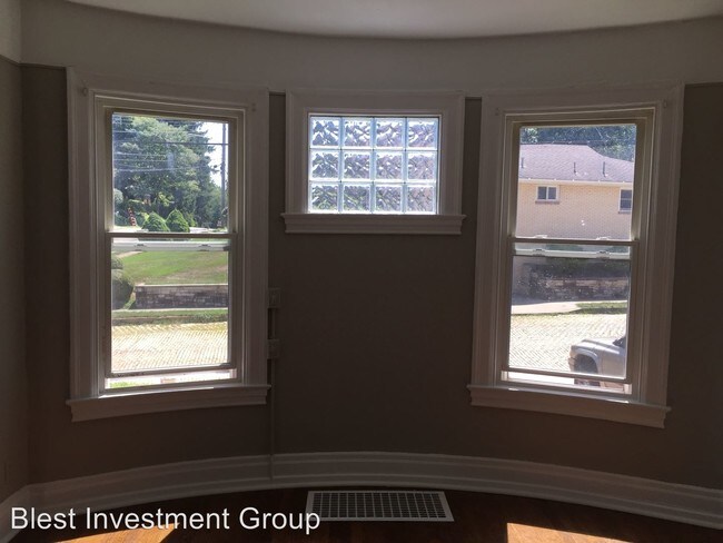 Building Photo - 2027 Crafton Blvd