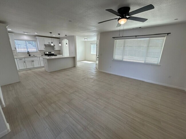 Building Photo - Brand New 3 Bedroom 2 Bathroom Home in Woodlake!