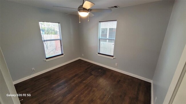 Building Photo - 206 W 55th 1/2 St
