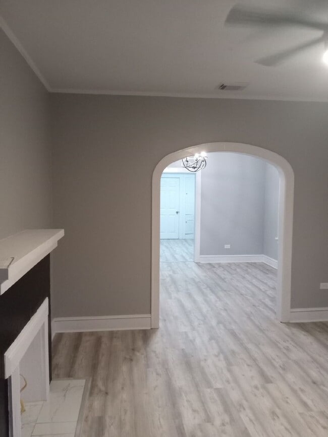 Building Photo - 1/2 OFF  FIRST MONTHS RENT LARGE REMODELED 2 BEDROOM HOUSE