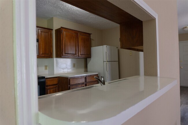 Foto del edificio - 8643 Causeway Dr