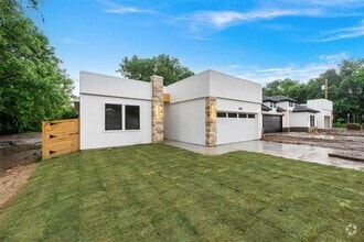 Building Photo - 3904 De Maggio St