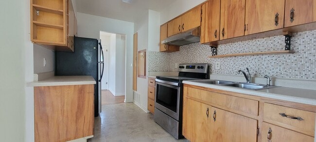 Building Photo - 3 Bedroom 1 Bath Home **Move In Special