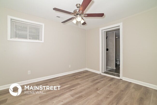 Foto del edificio - 5115 Landbrook Dr