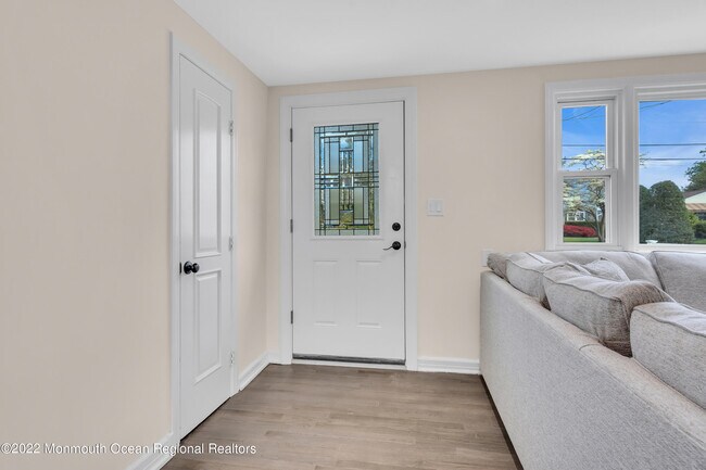 Foto del edificio - 817 Shore Rd