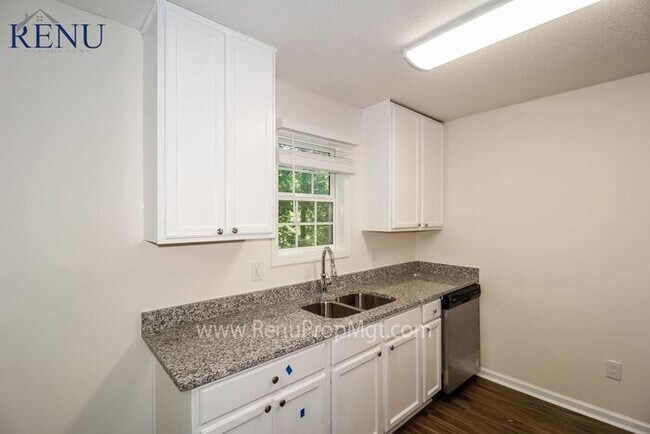 Building Photo - Now available 4 bedrooms 2 baths