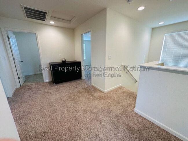 Building Photo - 2430 Lombard Ln