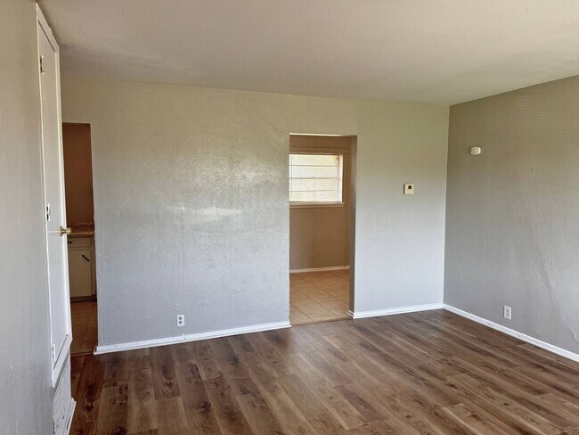 Building Photo - Affordabe 3 Bedroom, 1 Bathroom Home Close...