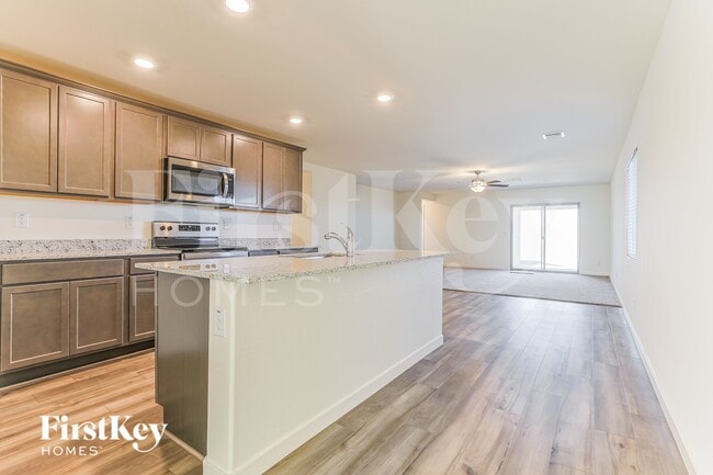 Building Photo - 1024 W 20th St