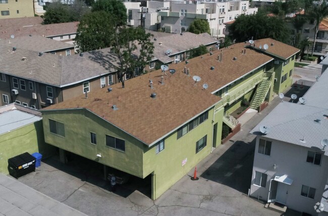 Building - 15028 Dickens St