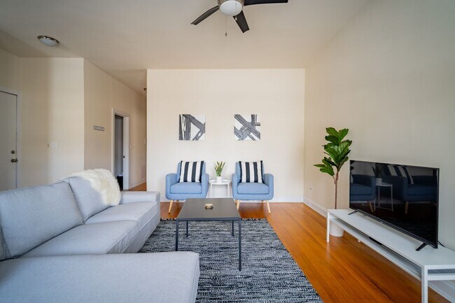 Foto del edificio - 2989 N Lawndale Ave