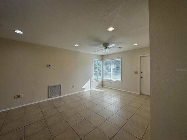 Foto del edificio - 5439 Kenwood Dr