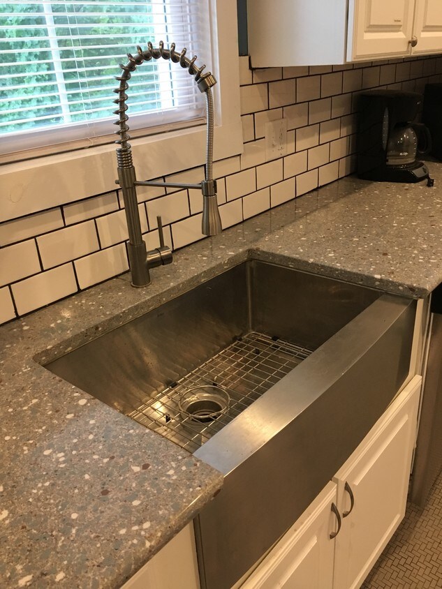 Kitchen sink - 1130 S 6th St